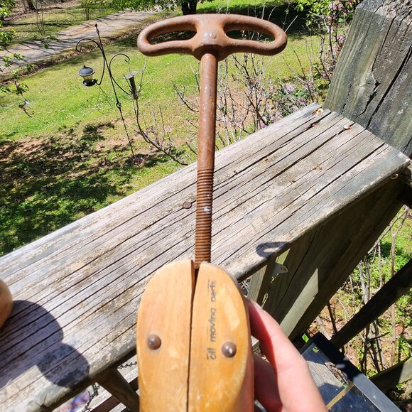 Vintage Lot Of Belcher & Florsheim Wood Shoe Stretchers & Forms With Rustic Meta - Picture 5 of 16